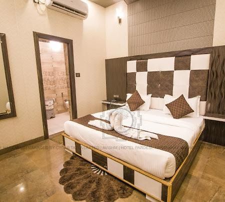 Hotel Pardesi Haridvár Kültér fotó