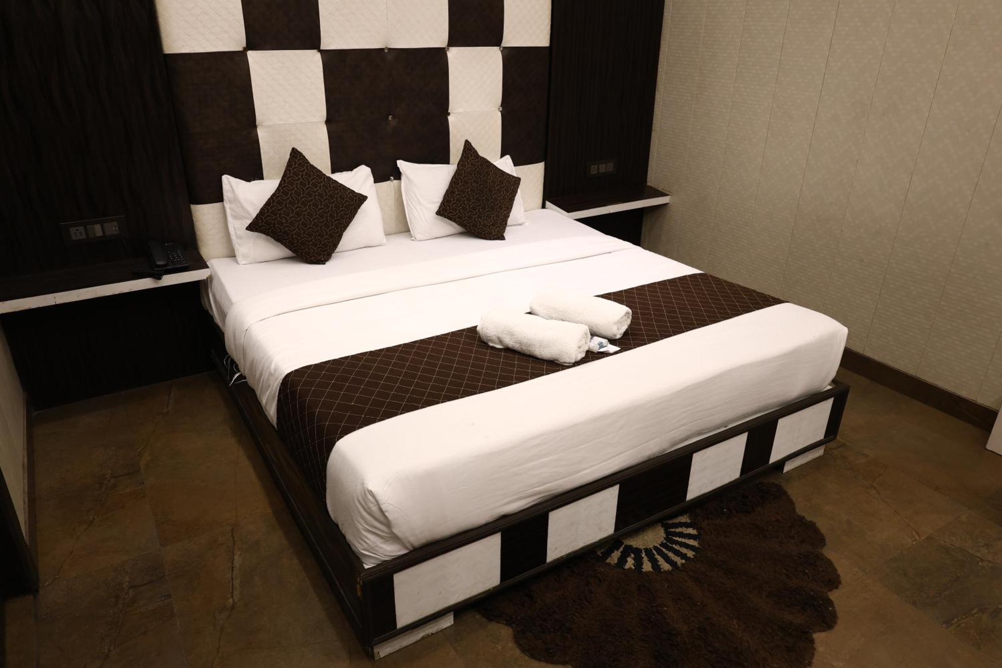 Hotel Pardesi Haridvár Kültér fotó