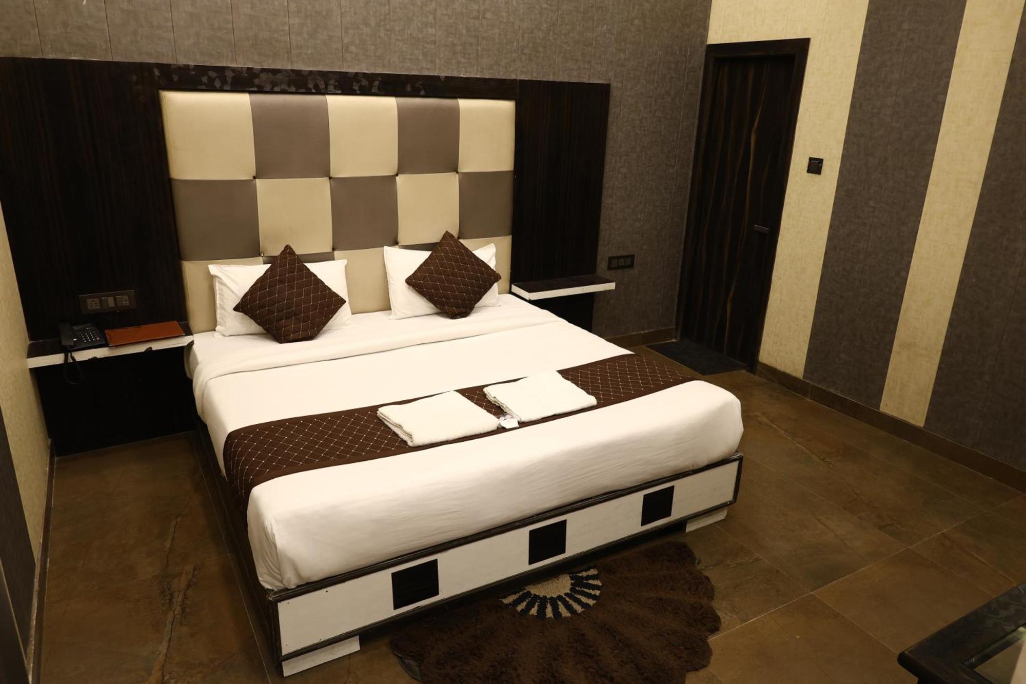 Hotel Pardesi Haridvár Kültér fotó