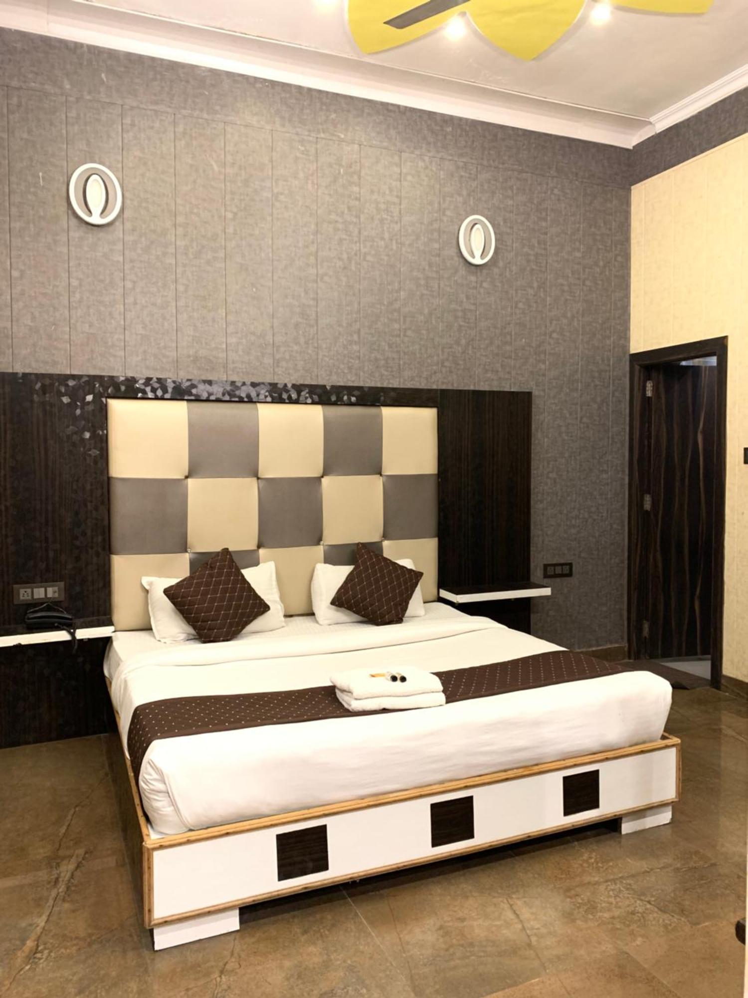 Hotel Pardesi Haridvár Kültér fotó